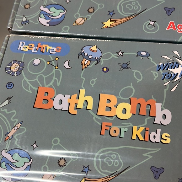 Two Boxes Bath Bomb ReechTree with Toys - Picture 2 of 5